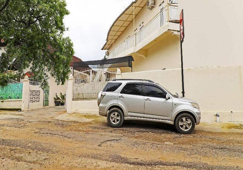 Hotel Oyo 91129 D Ta Kost Syariah