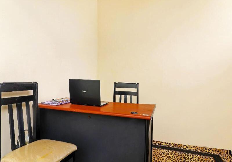 Hotel Oyo 91129 D Ta Kost Syariah