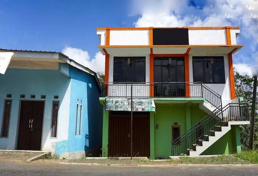 Hotelli Oyo Homes 91132 Desa Wisata Kalipucang