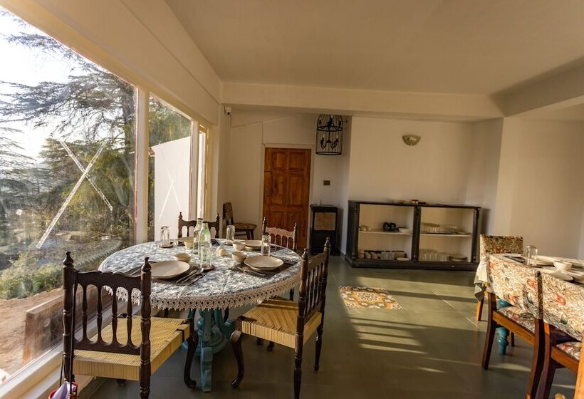 ホテル Seclude Shimla, Taraview