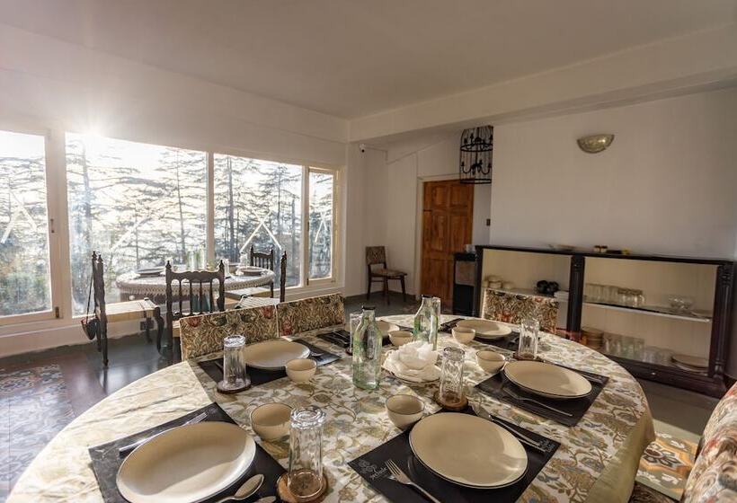 ホテル Seclude Shimla, Taraview