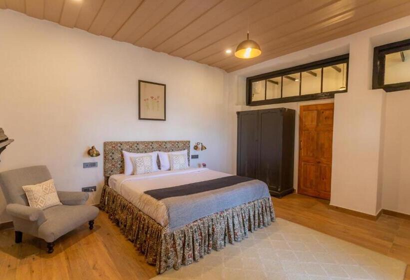 ホテル Seclude Shimla, Taraview