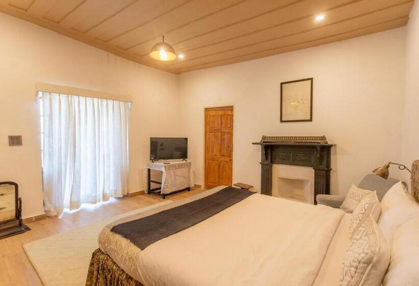 ホテル Seclude Shimla, Taraview