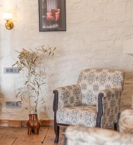 ホテル Seclude Shimla, Taraview