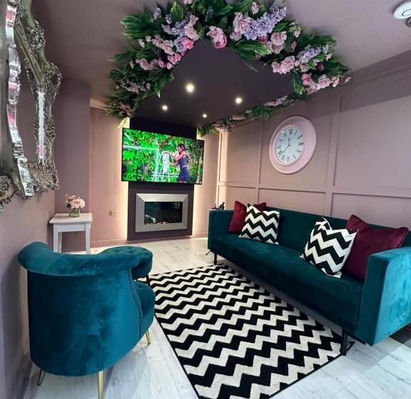 The Ultimate Hen Suite With Bar & Makeup Room