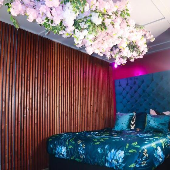 The Ultimate Hen Suite With Bar & Makeup Room