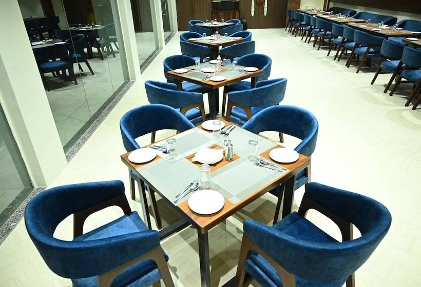 Отель Makhan Vihar