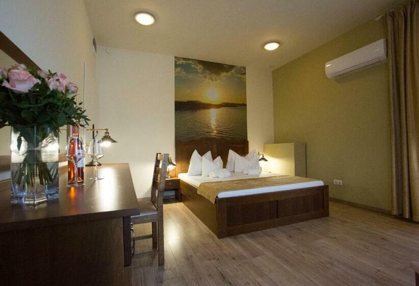 住宿加早餐  Viktor Bor  és Vendégház