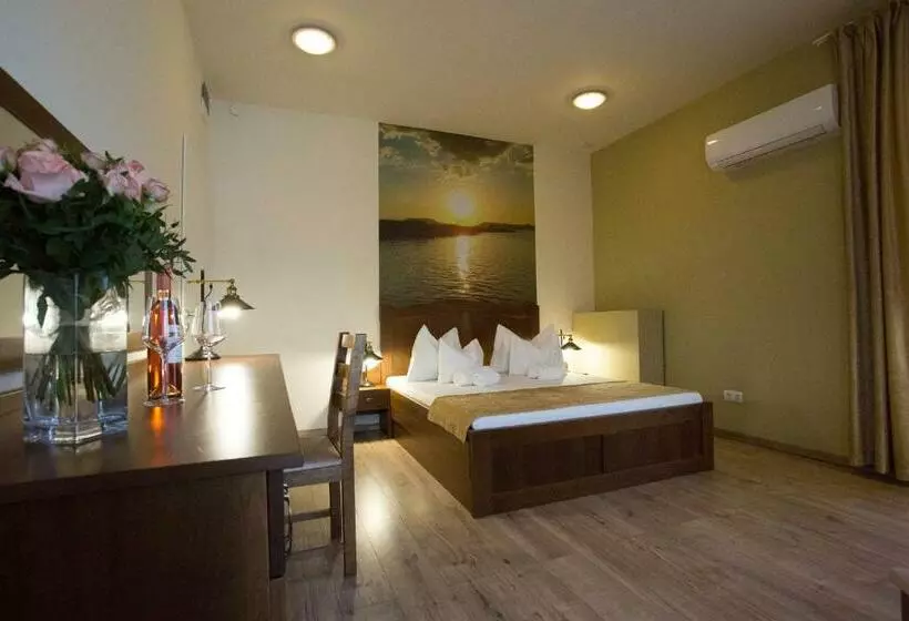 ベッドアンドブレックファースト Viktor Bor  és Vendégház