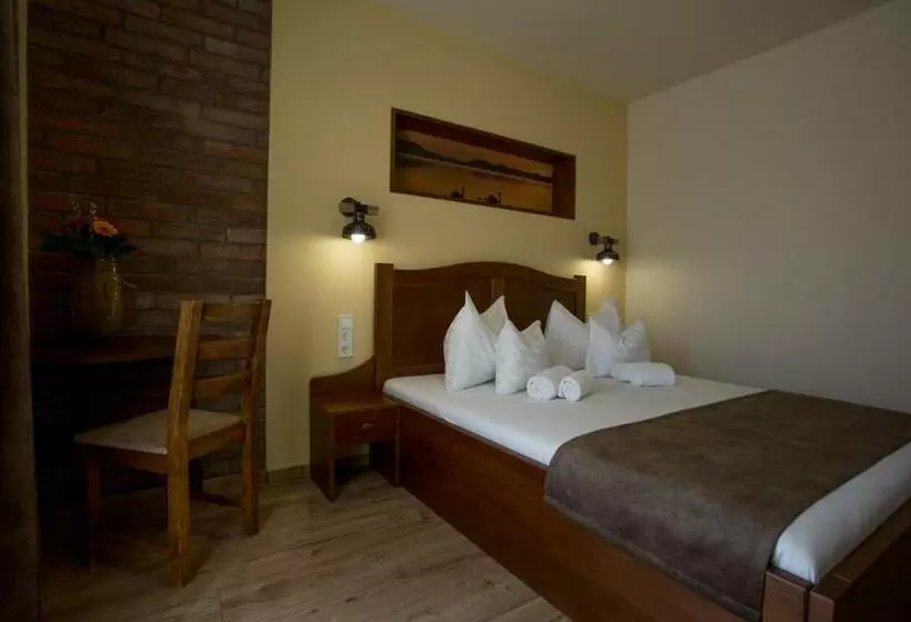 ベッドアンドブレックファースト Viktor Bor  és Vendégház