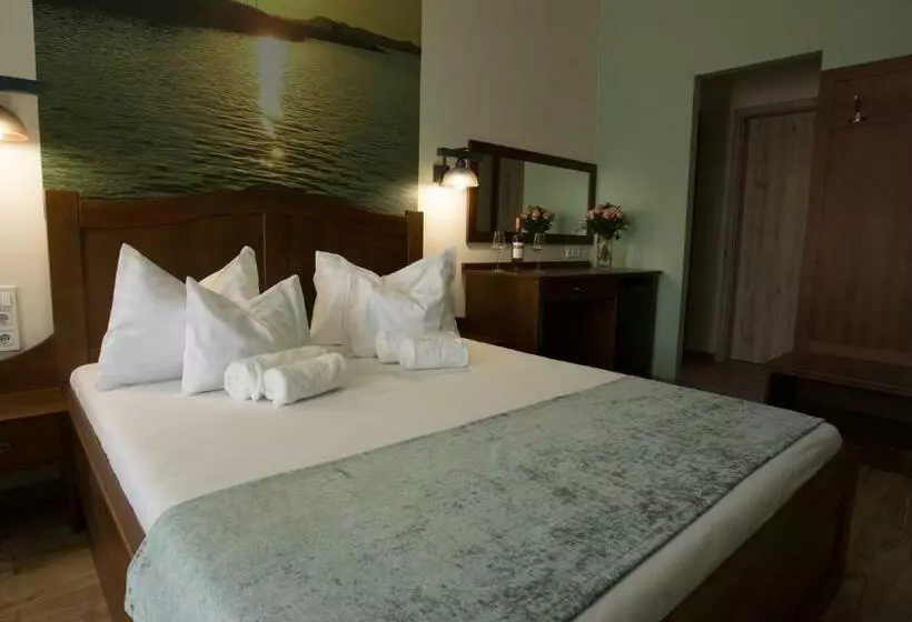 ベッドアンドブレックファースト Viktor Bor  és Vendégház