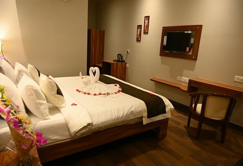 בית מלון כפרי Neel Clarks Inn Express