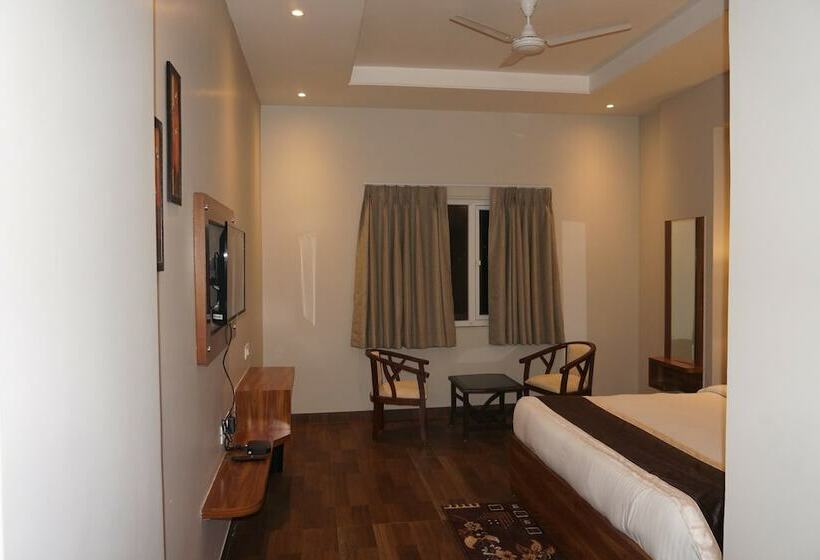 בית מלון כפרי Neel Clarks Inn Express