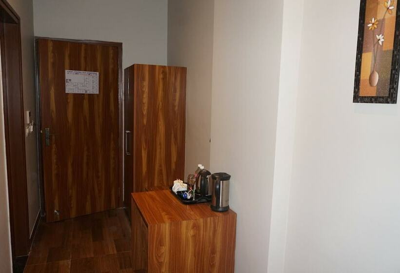 בית מלון כפרי Neel Clarks Inn Express