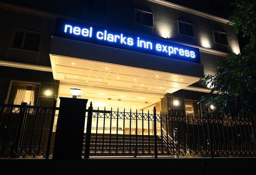 בית מלון כפרי Neel Clarks Inn Express