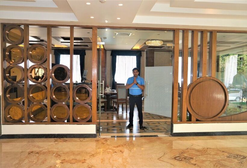 בית מלון כפרי Neel Clarks Inn Express