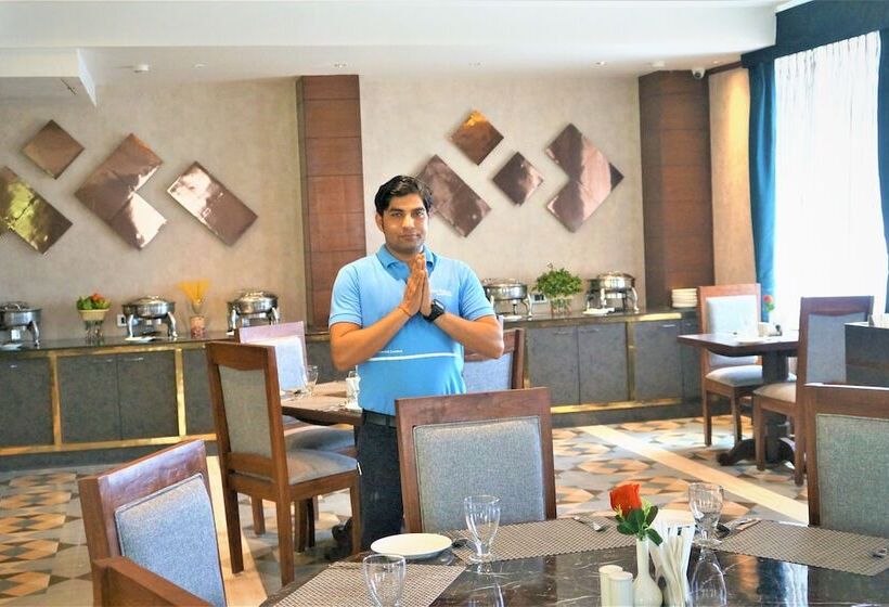 בית מלון כפרי Neel Clarks Inn Express