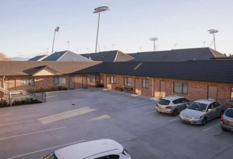 Arena Court Motel