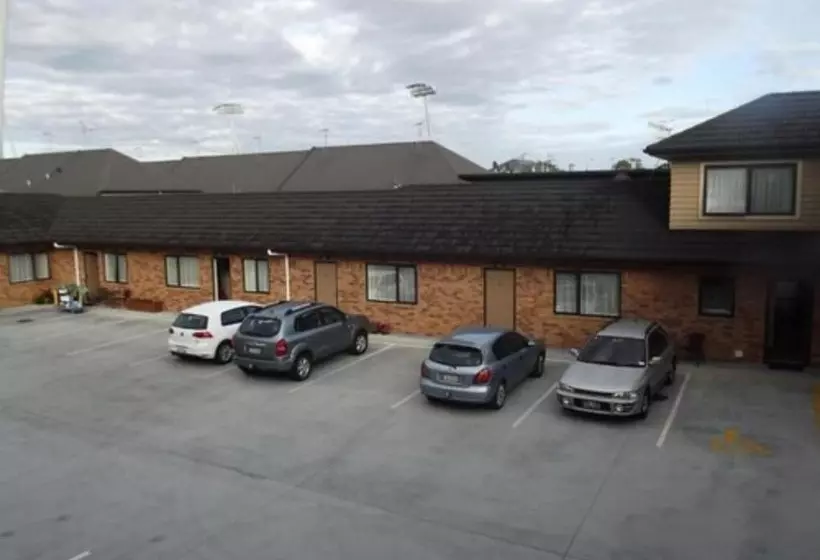 Arena Court Motel