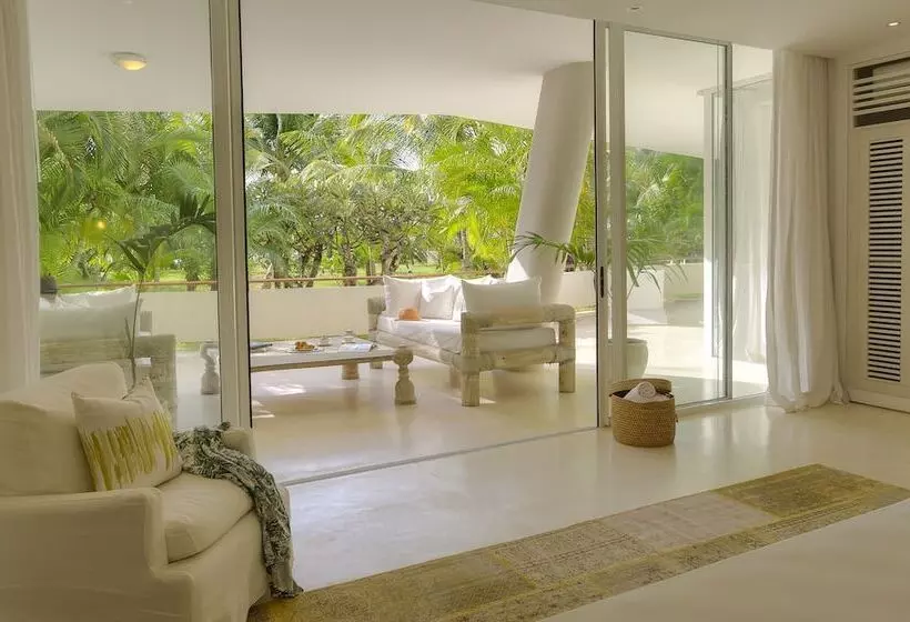 Billionaire Resort & Retreat