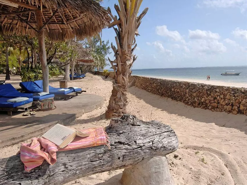 هتل Driftwood Beach Club