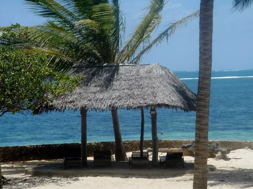 هتل Driftwood Beach Club
