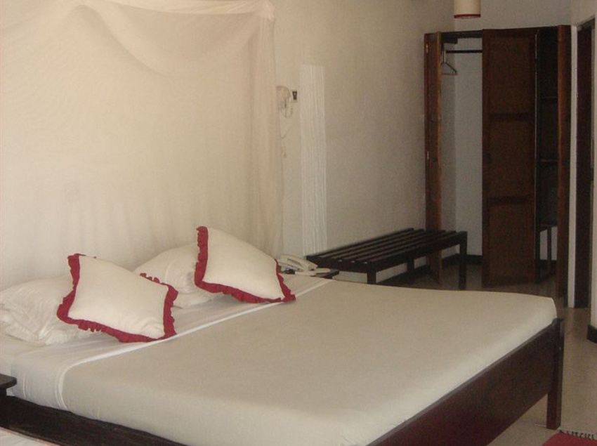 酒店 Driftwood Beach Club