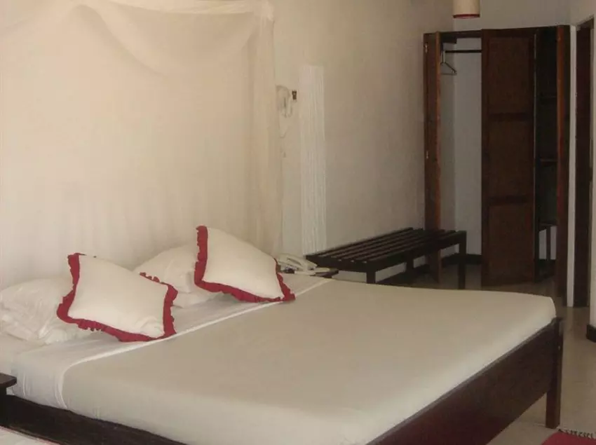 هتل Driftwood Beach Club