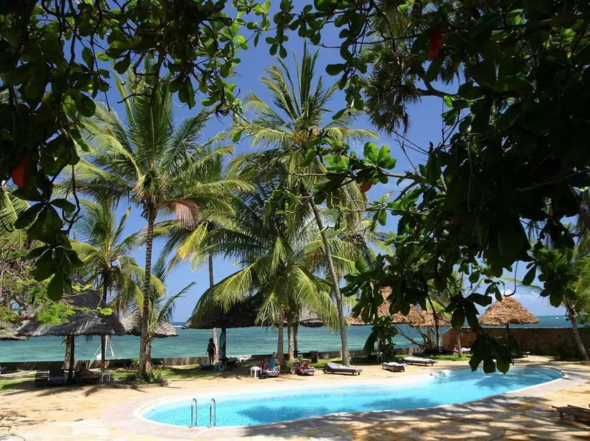 هتل Driftwood Beach Club