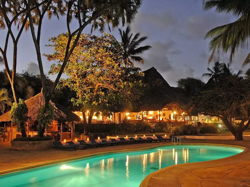 هتل Driftwood Beach Club