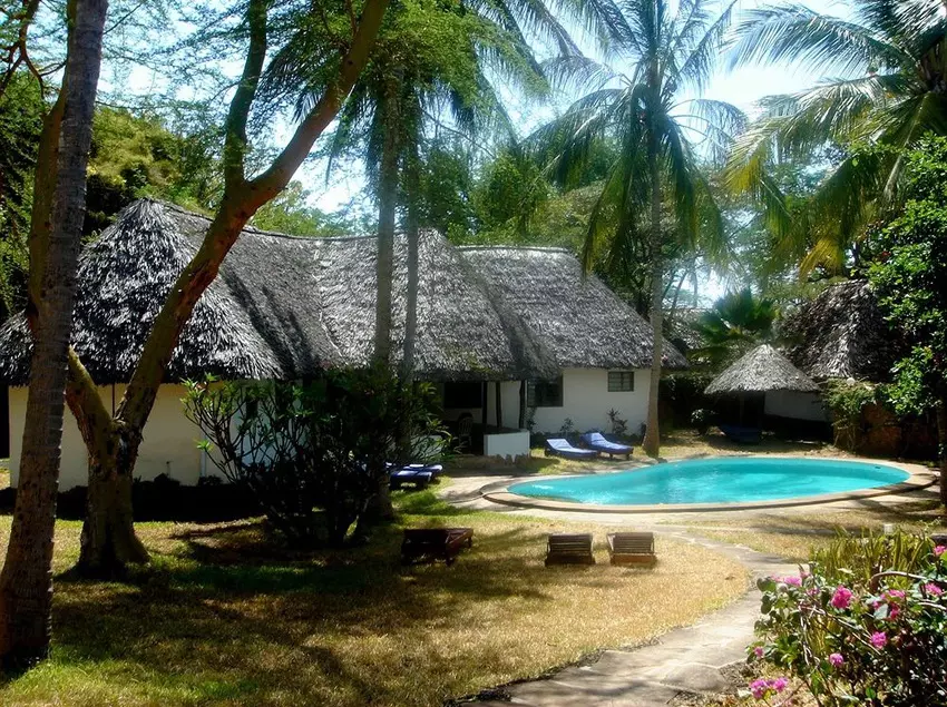 هتل Driftwood Beach Club