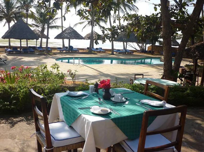 هتل Driftwood Beach Club
