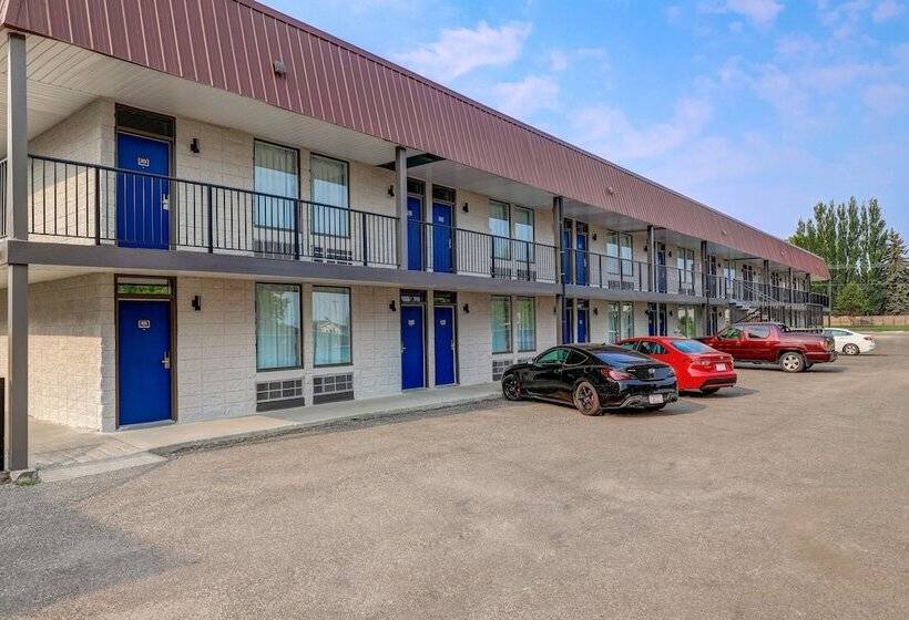 Motel 6 Brooks Ab