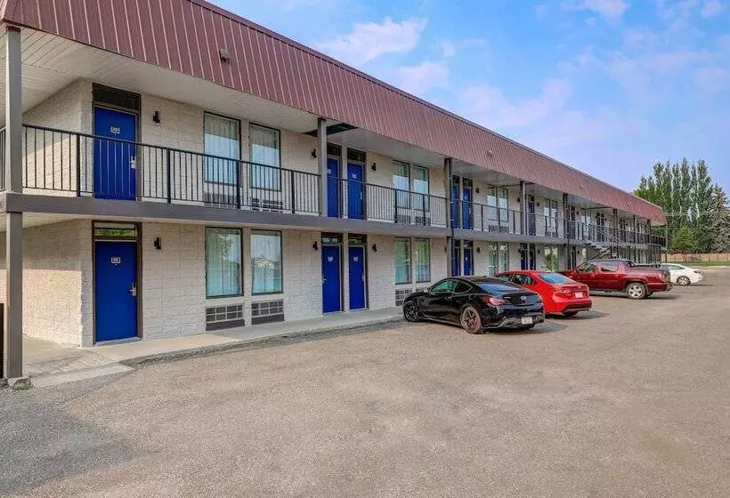 Motel 6 Brooks Ab