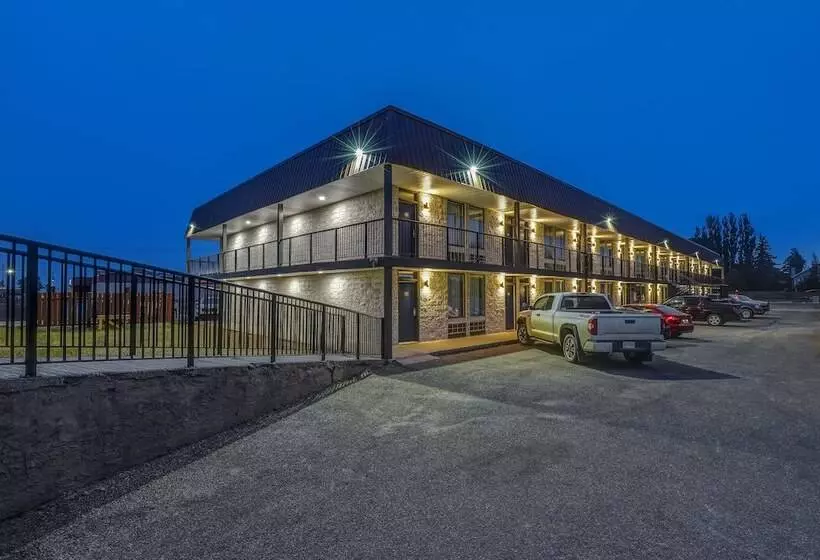 Motel 6 Brooks Ab