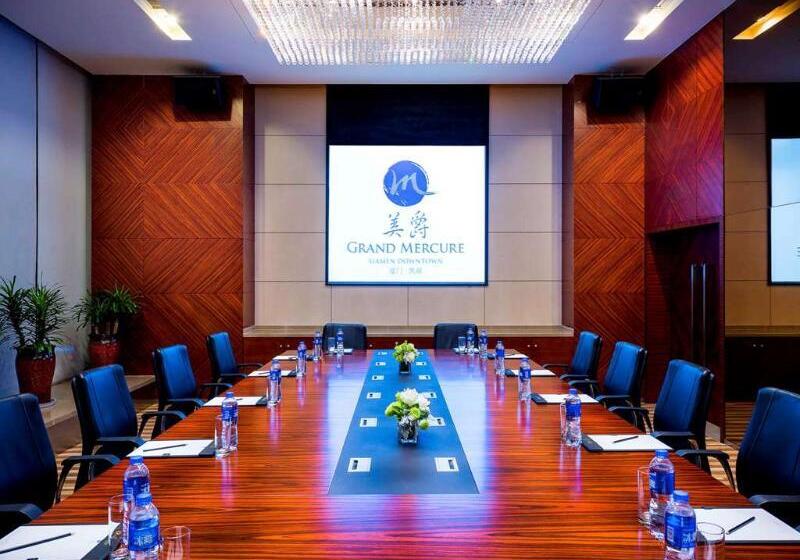 בית מלון כפרי Grand Mercure Xiamen Downtown Free Welcome Fruit & Metro Station