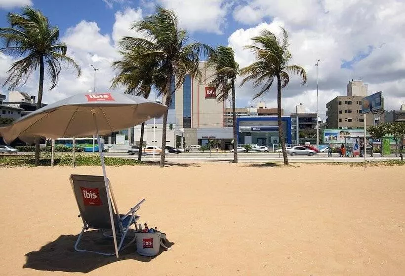 Отель Ibis Vitoria Praia De Camburi