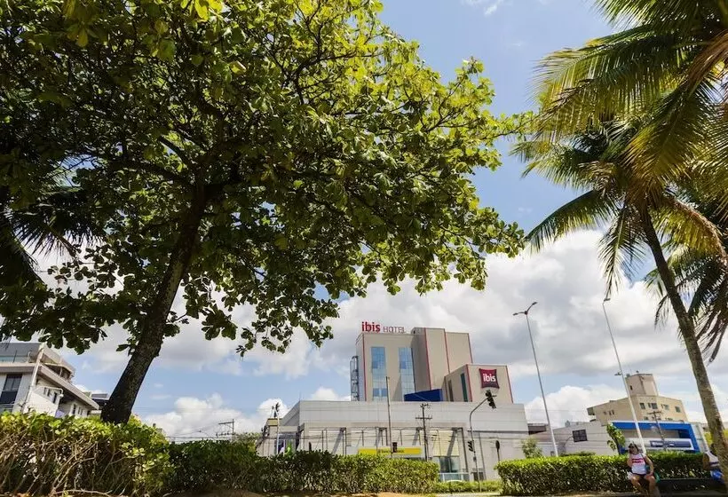 Отель Ibis Vitoria Praia De Camburi