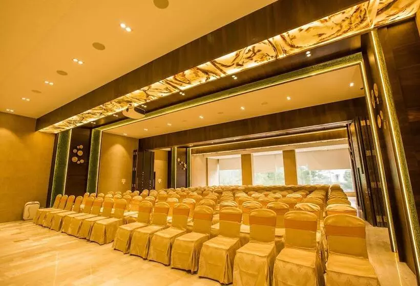 Отель Millennium Park