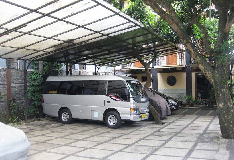 호텔 Orange Home Syariah