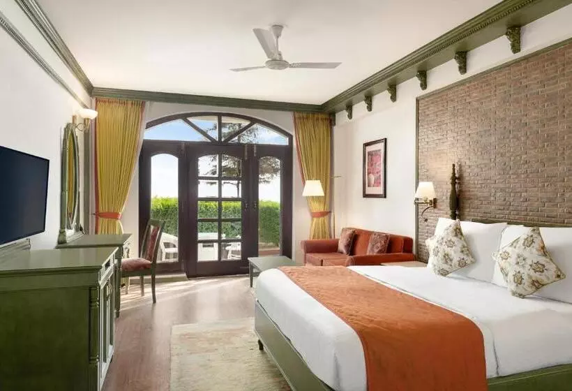 Отель Ramada By Wyndham Mussoorie Mall Road