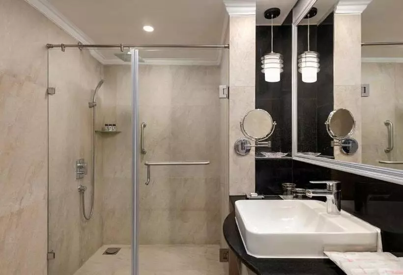 Отель Ramada By Wyndham Mussoorie Mall Road