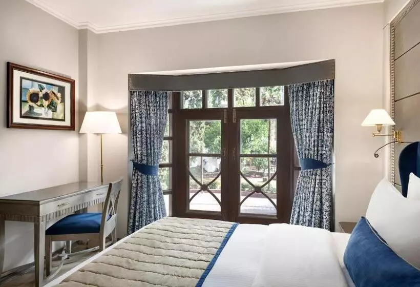 Отель Ramada By Wyndham Mussoorie Mall Road