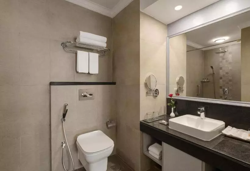 Отель Ramada By Wyndham Mussoorie Mall Road