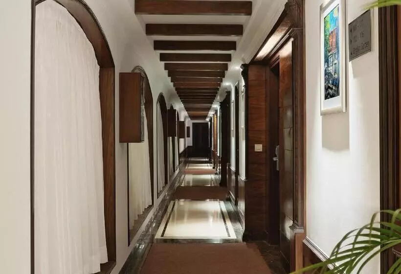 Отель Ramada By Wyndham Mussoorie Mall Road