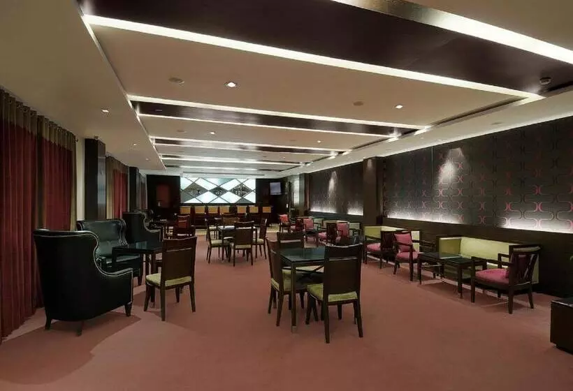 Отель Ramada By Wyndham Mussoorie Mall Road