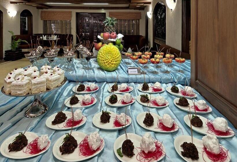 فندق Ramada By Wyndham Mussoorie Mall Road