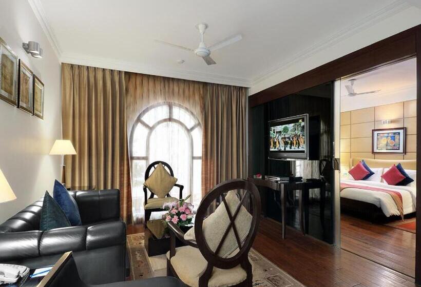 فندق Ramada By Wyndham Mussoorie Mall Road