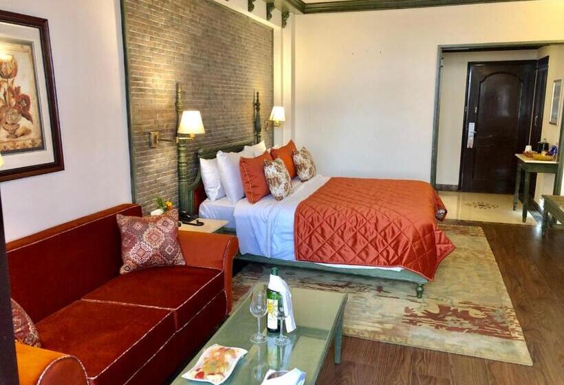 فندق Ramada By Wyndham Mussoorie Mall Road