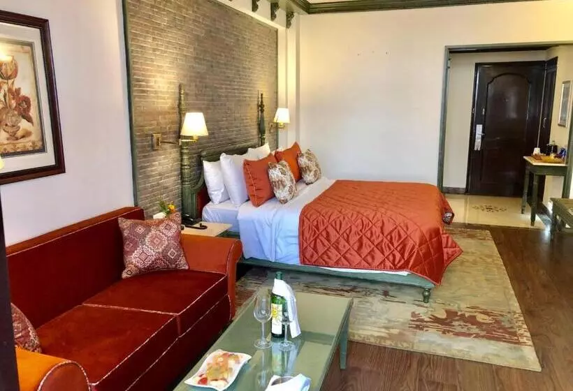 Отель Ramada By Wyndham Mussoorie Mall Road